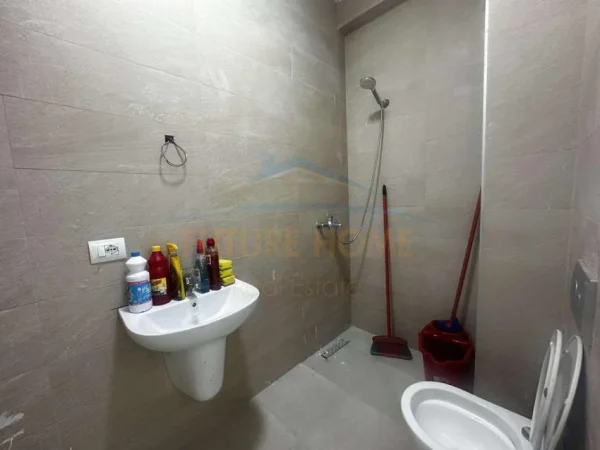 0683487469 Tirane, jepet me qera apartament 1+1 Kati 4, 61 m² 350 € (Spitali Amerikan 3 , Yzberisht)