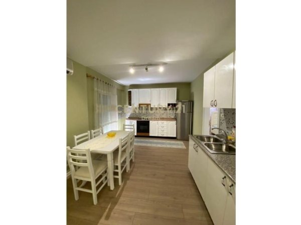 Tirane, jap me qera apartament 3+1 Kati 2, 100 m² 600 € (Tirana Albania)