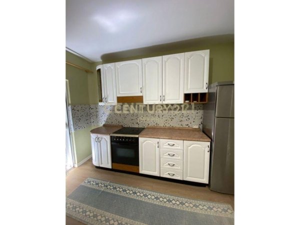 Tirane, jap me qera apartament 3+1 Kati 2, 100 m² 600 € (Tirana Albania)