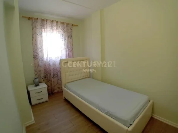 Tirane, jap me qera apartament 3+1 Kati 2, 100 m² 600 € (Tirana Albania)