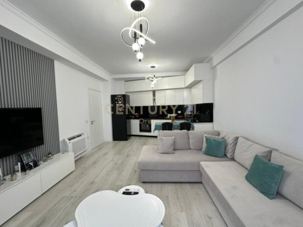 Tirane, jepet me qera apartament 2+1 Kati 9, 102 m² 600 € (Urban Gate)