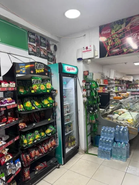 Tirane, shes biznesin market dyqan Kati 0, (Vorri Bom)