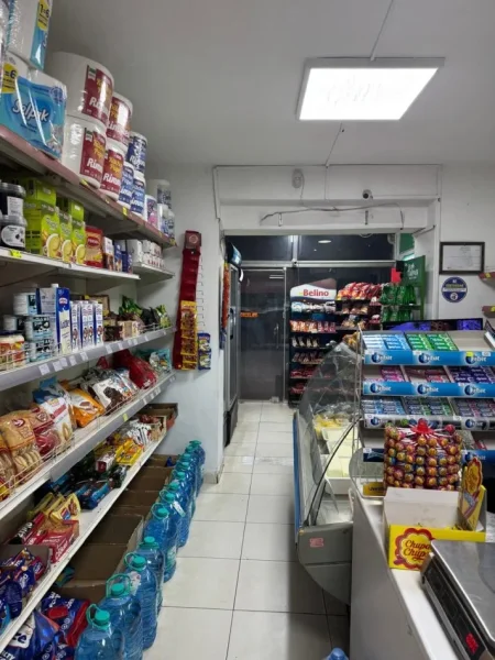 Tirane, shes biznesin market dyqan Kati 0, (Vorri Bom)