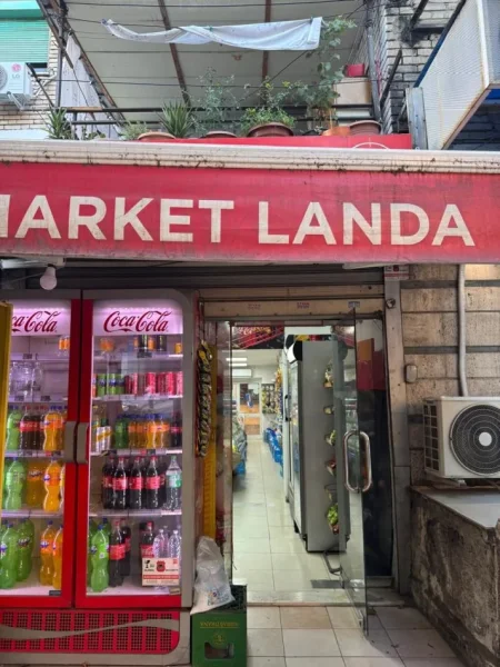 Tirane, shes biznesin market dyqan Kati 0, (Vorri Bom)