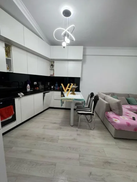 Tirane, jepet me qera apartament 2+1+Ballkon Kati 9, 90 m² 600 € (URGAN GATE, ASTIR)