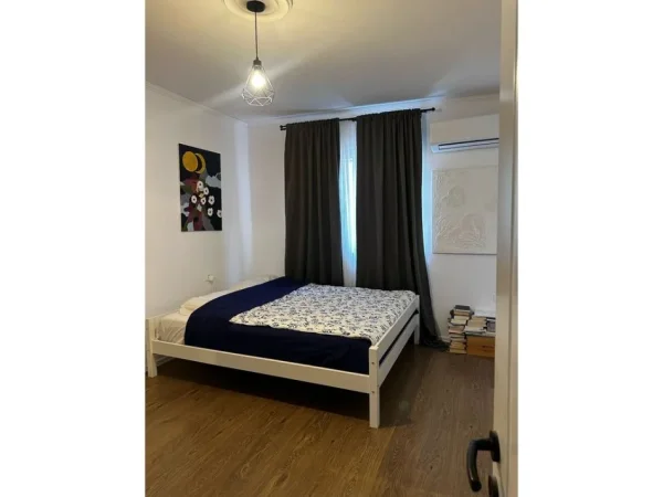 Tirane, jepet me qera apartament 1+1 Kati 5, 60 m² 600 € (Rruga Irfan Tomini)