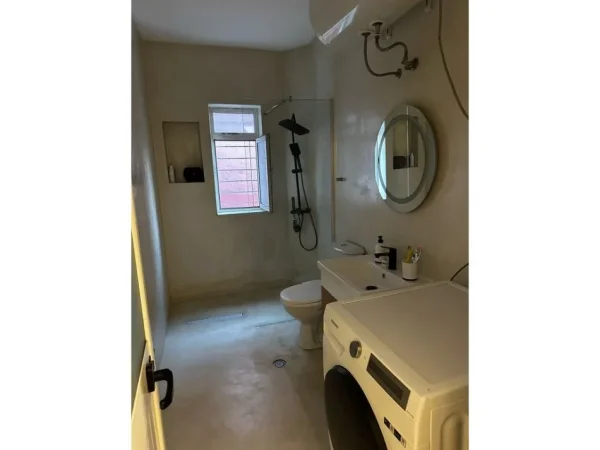 Tirane, jepet me qera apartament 1+1 Kati 5, 60 m² 600 € (Rruga Irfan Tomini)