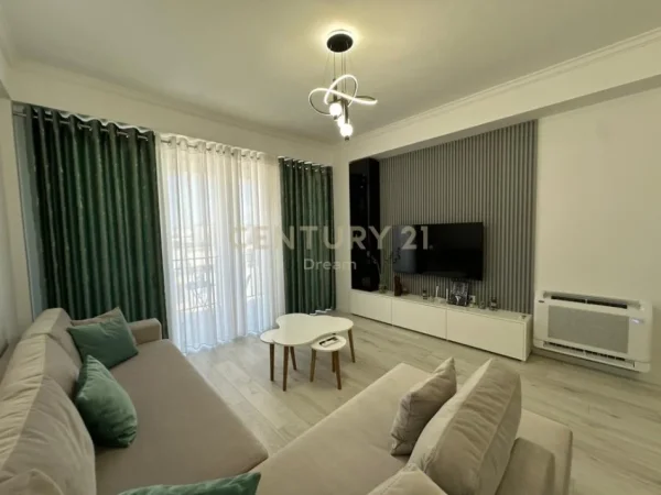 Tirane, jepet me qera apartament 2+1 Kati 9, 102 m² 600 € (astir)