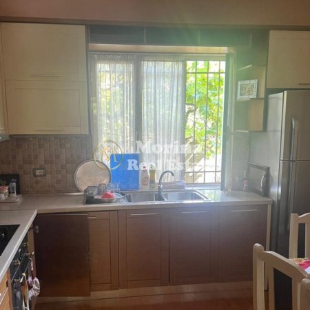 Tirane, jepet me qera shtepi 2+1 Kati 1, 85 m² 350 € 