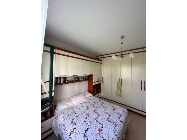 Tirane, jepet me qera 2+1 Kati 1, 132 m² 450 € 