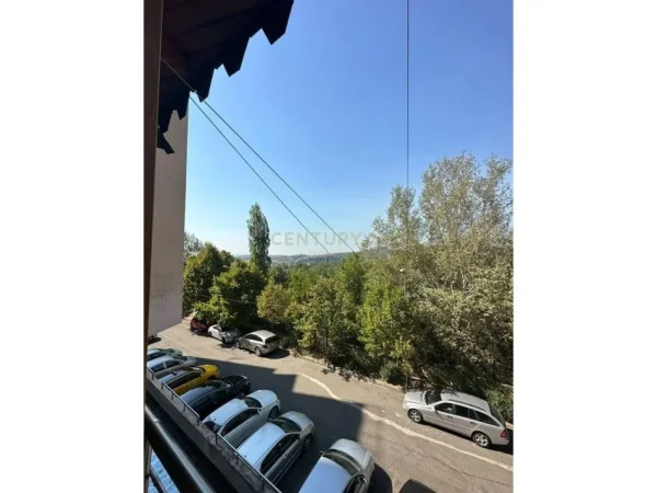 Tirane, jepet me qera 2+1 Kati 1, 132 m² 450 € 