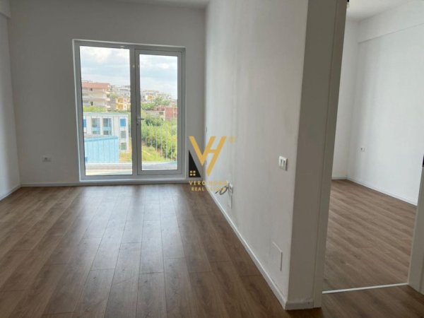 Tirane, jepet me qera apartament 1+1+Ballkon Kati 3, 59 m² 300 € (Kompleksi Oxa Dali Topi)