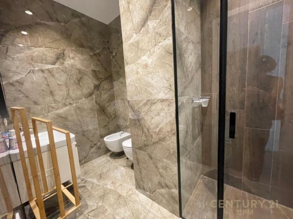 Tirane, jepet me qera apartament 2+1 Kati 10, 110 m² 850 € (Kompleksi Magnet)