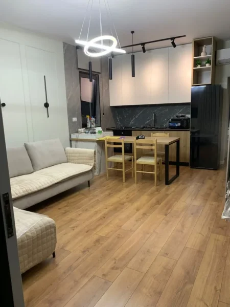 Tirane, jepet me qera apartament 1+1 Kati 1, 65 m² 500 € (zogu i zi)