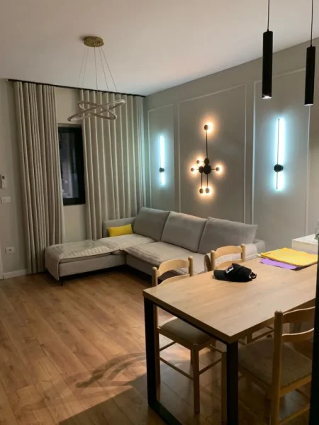 Tirane, jepet me qera apartament 1+1 Kati 1, 65 m² 500 € (zogu i zi)