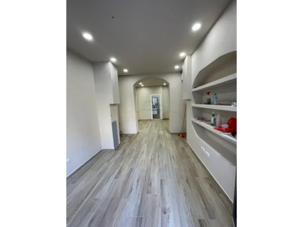 Tirane, jepet me qera apartament 1+1 Kati 0, 40 m² 500 € 