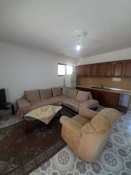 Tirane, jepet me qera Vile 2+1 Kati 1, 95 m² 450 € (Allias)
