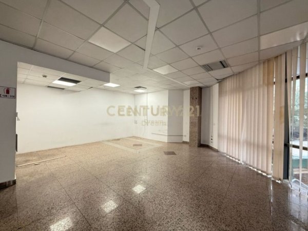 Tirane, jepet me qera ambjent biznesi Kati 3, 168 m² 2.520 € (ish Blloku)