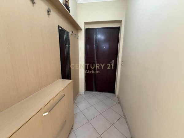 Tirane, jepet me qera apartament 2+1 Kati 8, 110 m² 550 € (Ish Dogana)