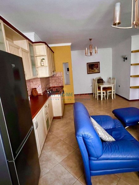 Tirane, jepet me qera apartament 2+1 Kati 8, 77 m² 750 € (Qender)