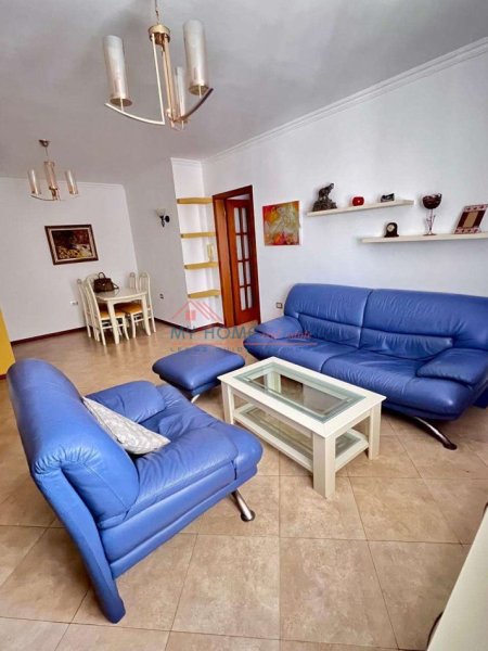 Tirane, jepet me qera apartament 2+1 Kati 8, 77 m² 750 € (Qender)
