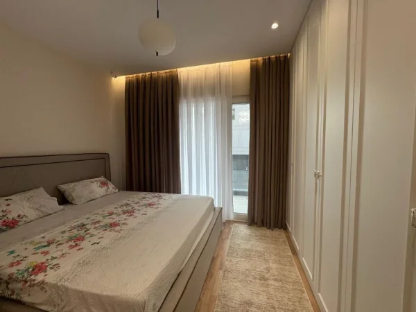 Tirane, shitet apartament 1+1 , 74 m² (5 maji)