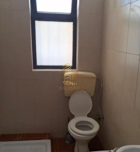 Tirane, jepet me qera shtepi 1+1 Kati 1, 70 m² 350 € (Rruga Egnatia)