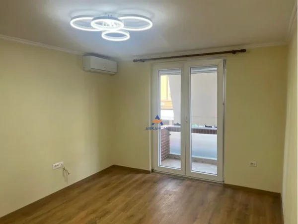 Tirane, shitet ambjent biznesi Kati 2, 350 m² 1.500.000 € (BLLOK RRUGA SAMI FRASHERI)
