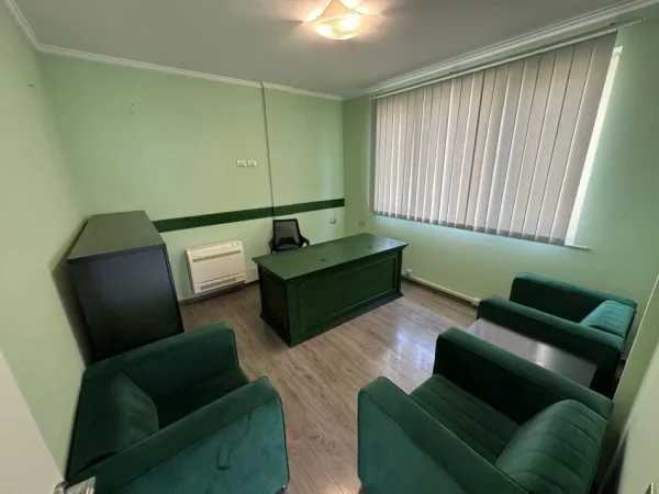 Tirane, jepet me qera zyre , 1.200 € 