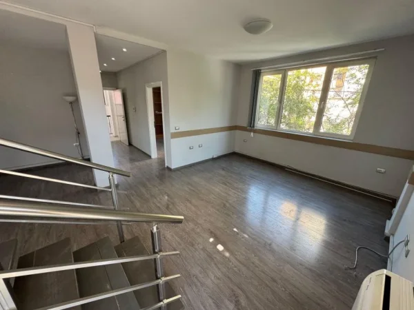 Tirane, jepet me qera zyre , 1.200 € 