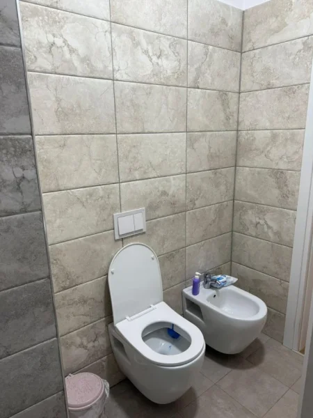 Tirane, jepet me qera apartament 2+1 , 750 € (Don Bosco)