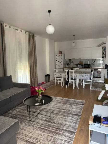 Tirane, jepet me qera apartament 2+1 , 750 € (Don Bosco)