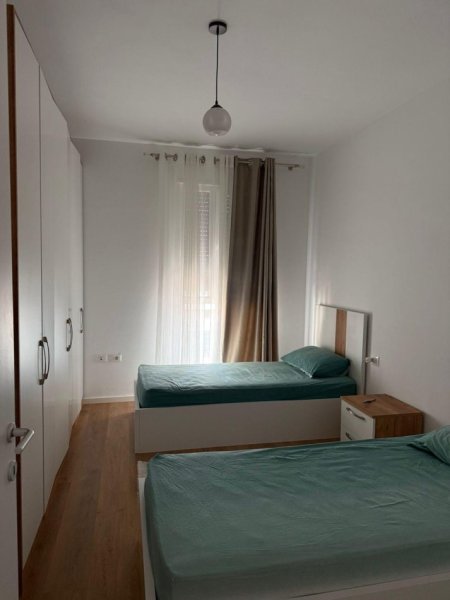 Tirane, jepet me qera apartament 2+1 , 750 € (Don Bosco)