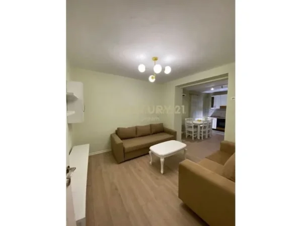 Tirane, jepet me qera apartament 3+1 Kati 2, 100 m² 600 € (Xhamlliku)