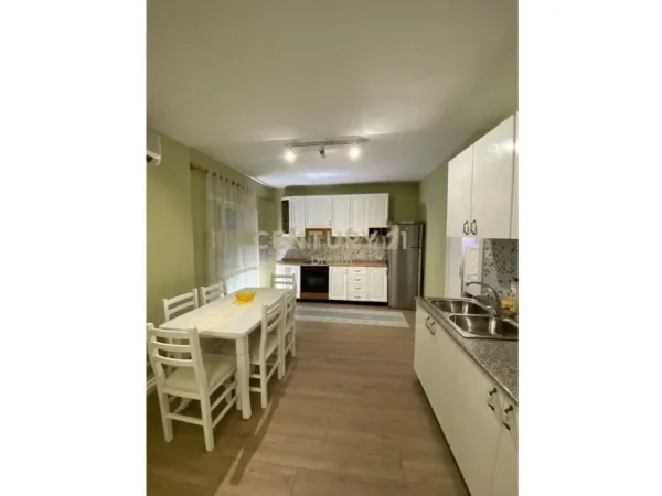 Tirane, jepet me qera apartament 3+1 Kati 2, 100 m² 600 € (Xhamlliku)