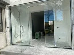 Tirane, jepet me qera dyqan Kati 0, 100 m² 1.200 € (PAZARI I RI)