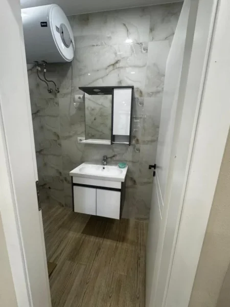 Tirane, jepet me qera ambjent biznesi Kati 0, 40 m² 500 € (STADIUMI DINAMO)