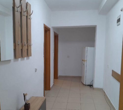 jepet me qera , 650 €