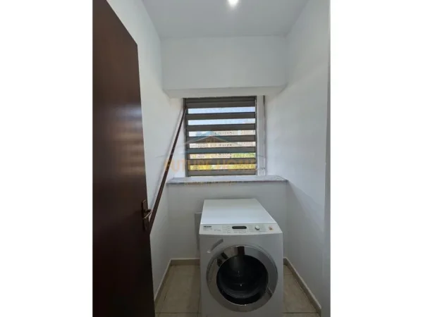 Tirane, jepet me qera apartament 2+1 Kati 4, 83 m² 800 € 