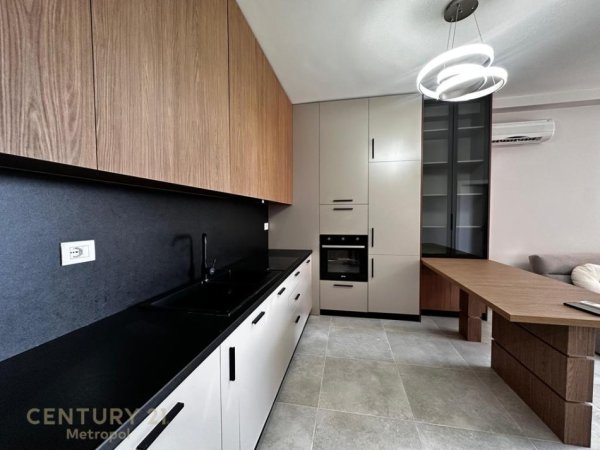 Tirane, shitet apartament 1+1 Kati 12, 72 m² 130.500 € (Golden Park, perballe Amerikan 3)