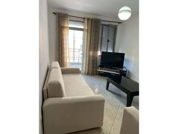 0683487469 Tirane, jepet me qera apartament 2+1 Kati 3, 85 m² 420 € (Prane Tregut Jata , Rrethrrotullimi)