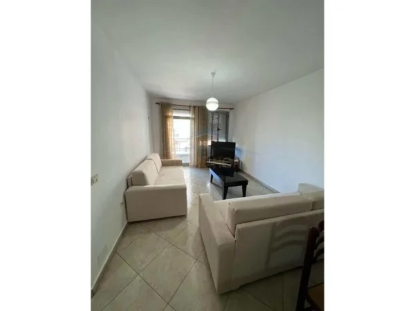 0683487469 Tirane, jepet me qera apartament 2+1 Kati 3, 85 m² 420 € (Prane Tregut Jata , Rrethrrotullimi)
