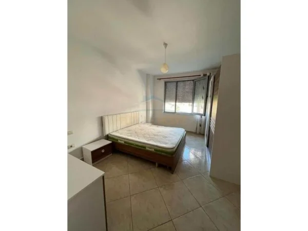 0683487469 Tirane, jepet me qera apartament 2+1 Kati 3, 85 m² 420 € (Prane Tregut Jata , Rrethrrotullimi)