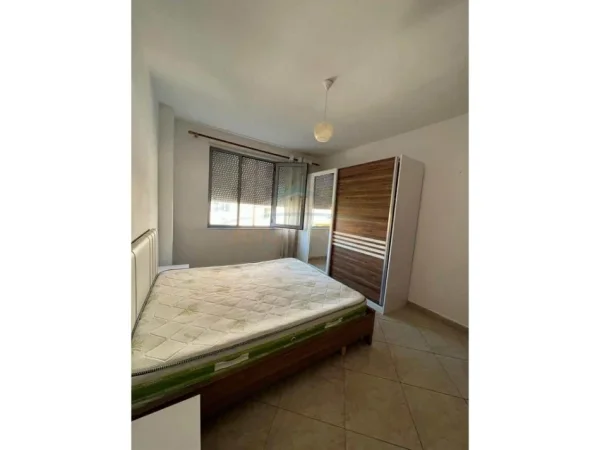 0683487469 Tirane, jepet me qera apartament 2+1 Kati 3, 85 m² 420 € (Prane Tregut Jata , Rrethrrotullimi)