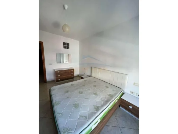 0683487469 Tirane, jepet me qera apartament 2+1 Kati 3, 85 m² 420 € (Prane Tregut Jata , Rrethrrotullimi)