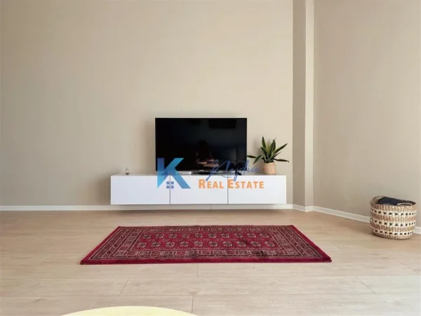 Tirane, jap me qera apartament 1+1+Ballkon Kati 5, 65 m² (afer Shkolles se Baletit)