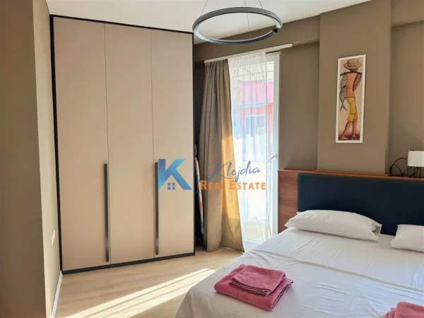 Tirane, jap me qera apartament 1+1+Ballkon Kati 5, 65 m² (afer Shkolles se Baletit)
