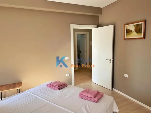 Tirane, jap me qera apartament 1+1+Ballkon Kati 5, 65 m² (afer Shkolles se Baletit)