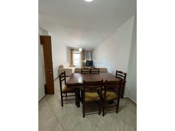 Tirane, jepet me qera apartament 2+1 Kati 3, 85 m² 420 € (pranë Jata Market dhe rotondos.)