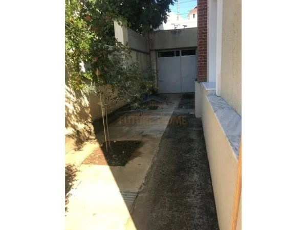 0683487469 Tirane, jepet me qera apartament 1+1 Kati 1, 60 m² 400 € (Ish Tregu Elektrik)